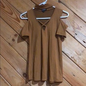 J for Justify mustard top